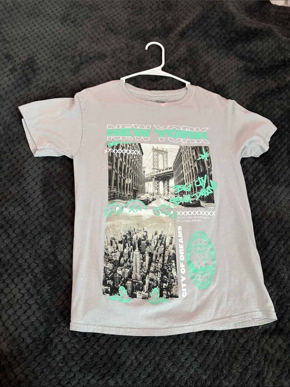 Fashion Nova Light Gray Tee with Mint Graphic New York Print